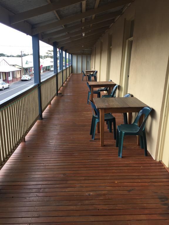 Crown Inn Hotel Kingston Se Bagian luar foto