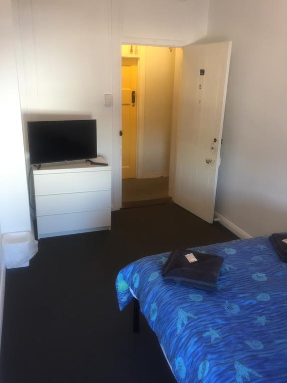Crown Inn Hotel Kingston Se Bagian luar foto