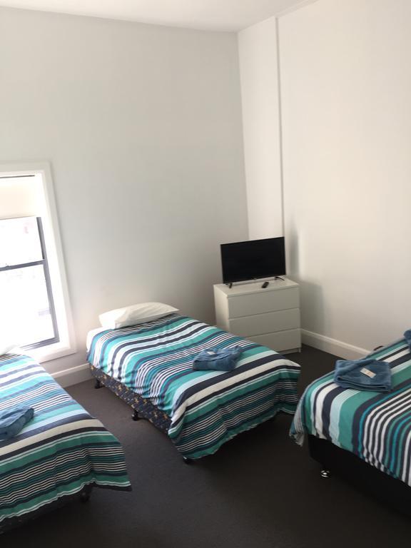 Crown Inn Hotel Kingston Se Bagian luar foto