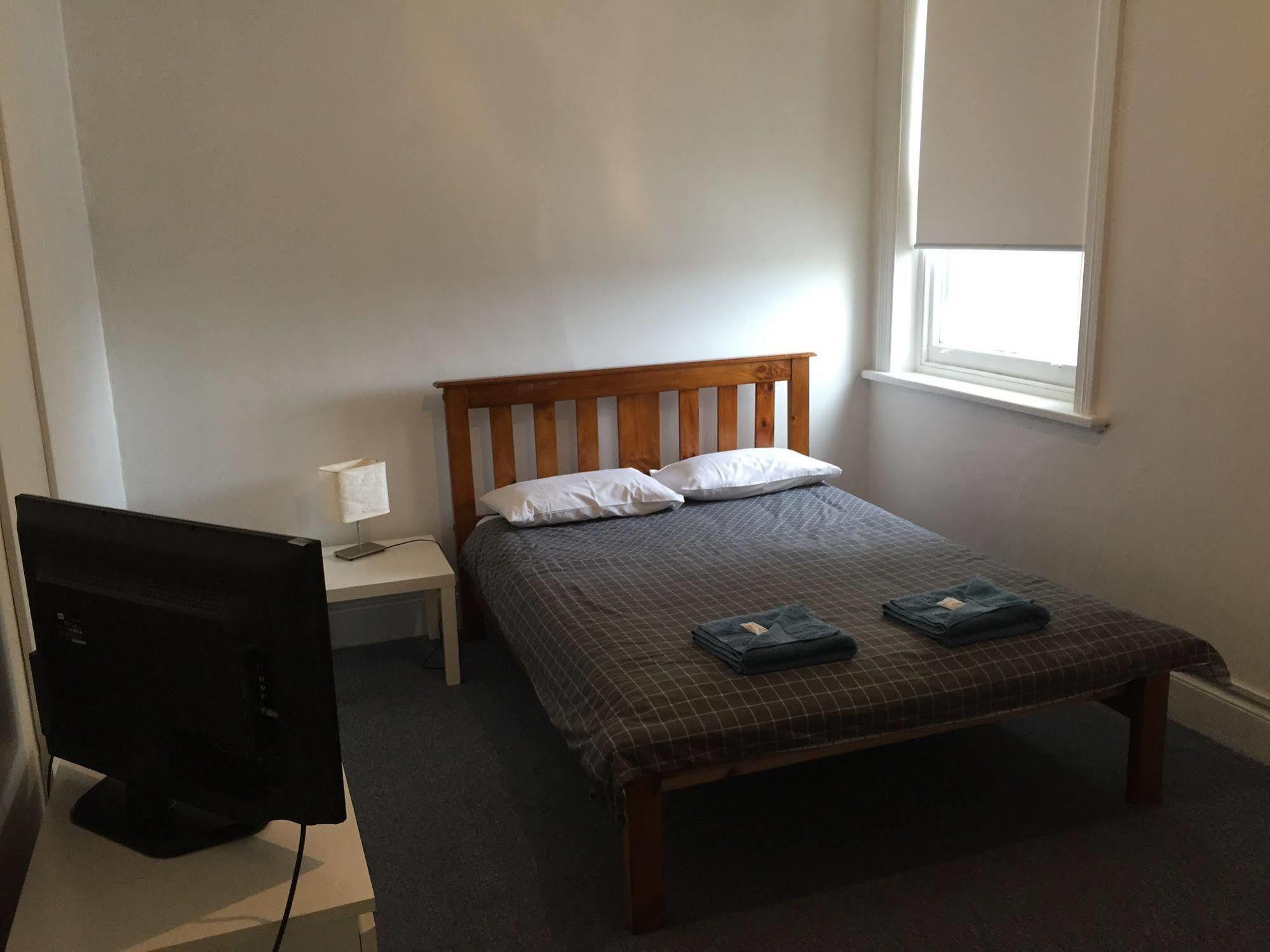 Crown Inn Hotel Kingston Se Bagian luar foto